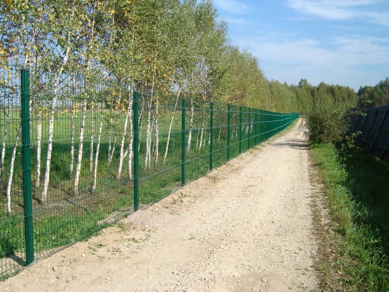 Сетчатый забор DoorHan в Тюмени с установкой