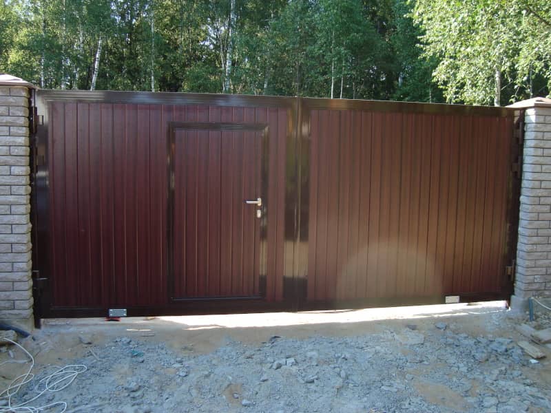 Уличные ворота DoorHan в Тюмени с установкой